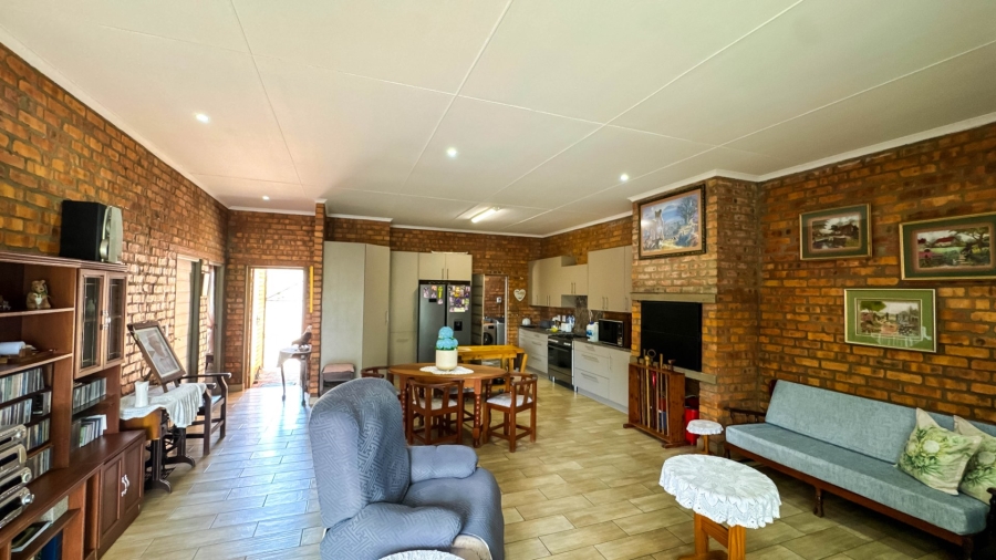 4 Bedroom Property for Sale in Fraaiuitsig Western Cape